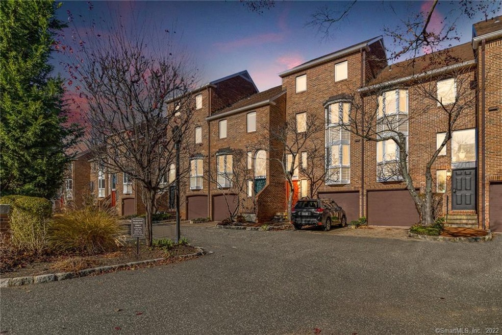 160 Forest St unit 160, Stamford, CT 06901 - photo 1