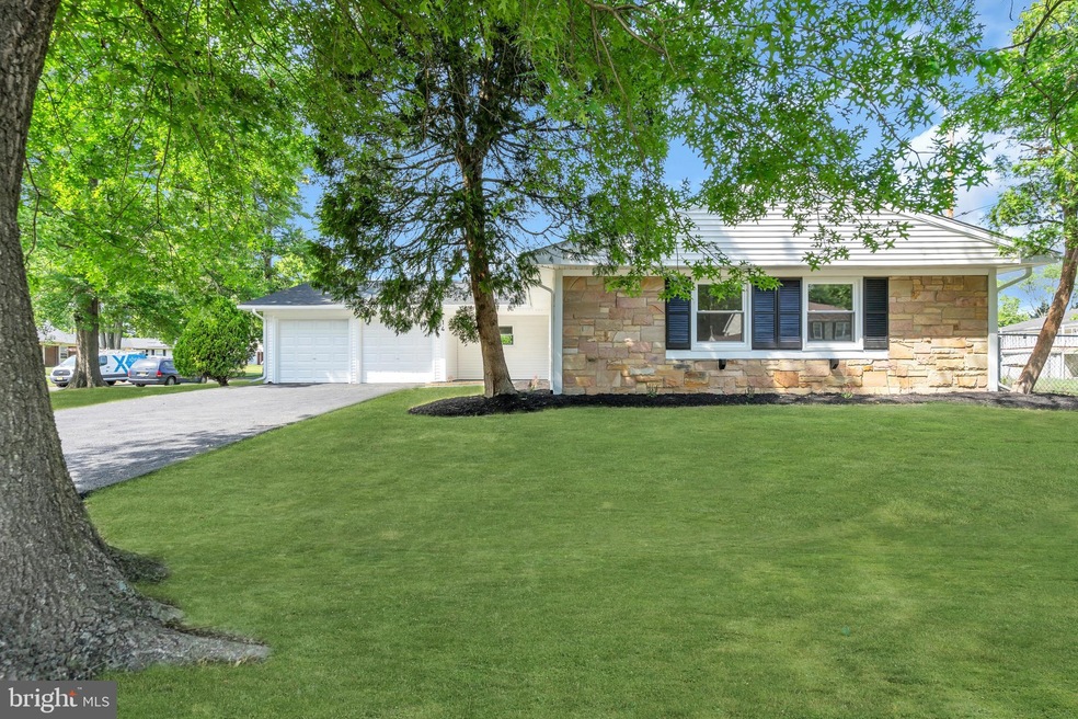 14 Evergreen Dr, Willingboro, NJ 08046 - photo 1