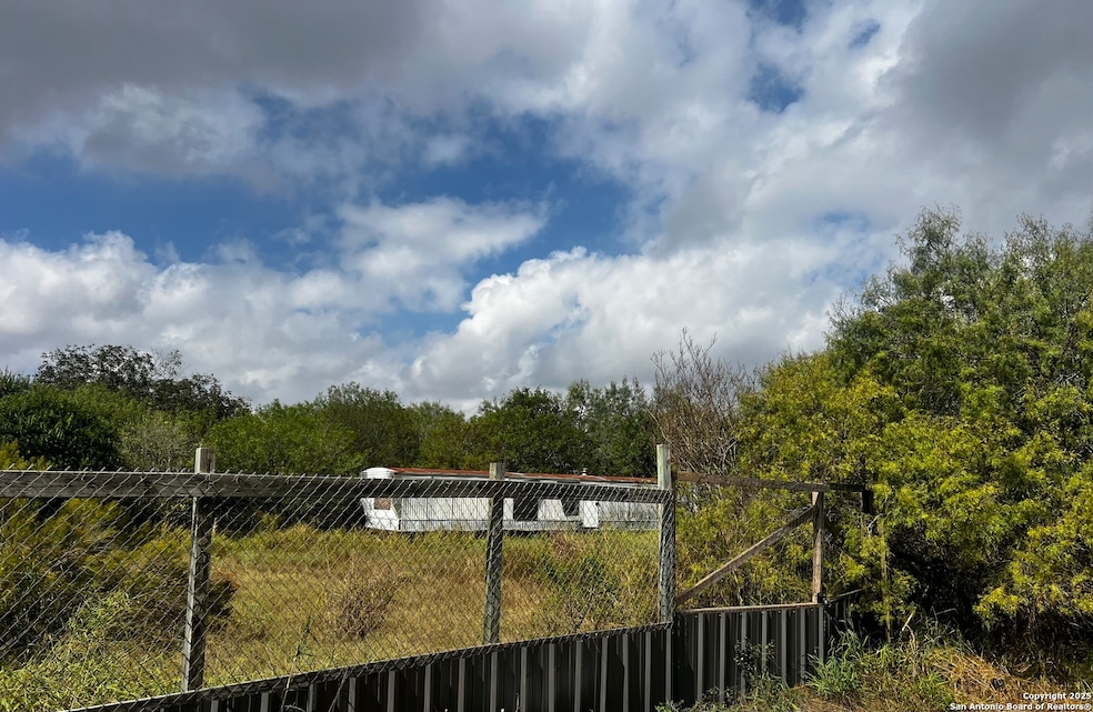 1419 Kayroe Rd, Adkins, TX 78101 - photo 1