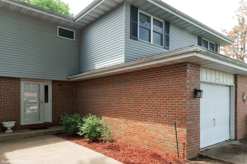 1316 Deerpath Dr, Morris, IL 60450 - photo 1