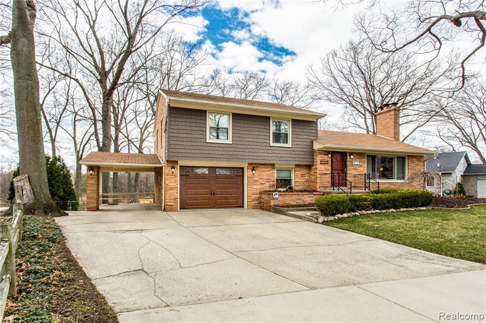 3261 Riverside Dr, Port Huron, MI 48060 - photo 1