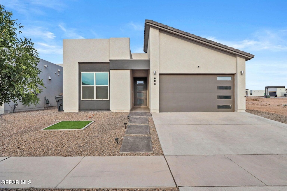 608 Paseo Modesto Dr, Horizon City, TX 79928 - photo 1