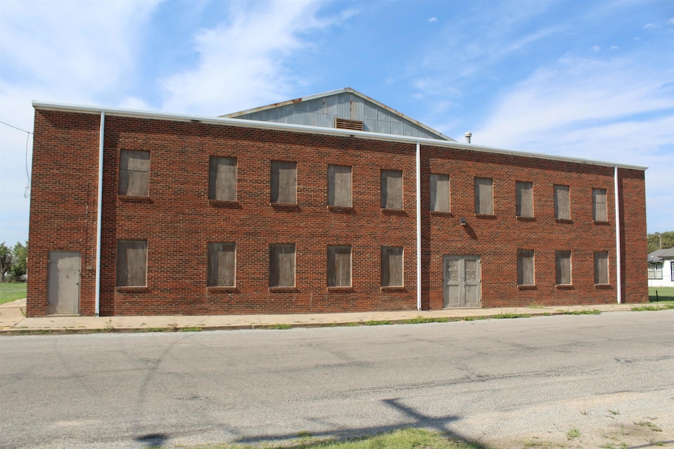 1871 Elm St unit 1891 Elm, Waynoka, OK 73860 - photo 1