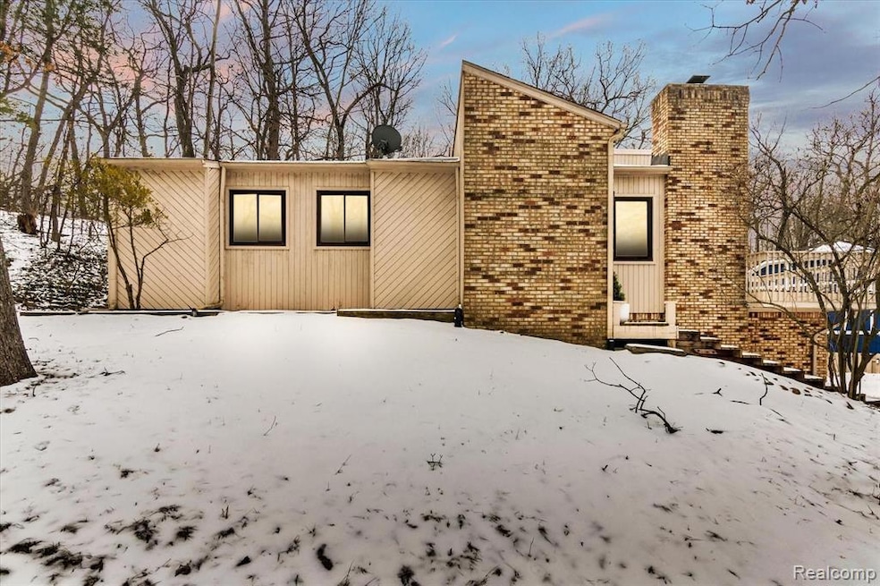 01-5025-Mohawk-Ave-WindowStill-Real-Estate-Photogr
