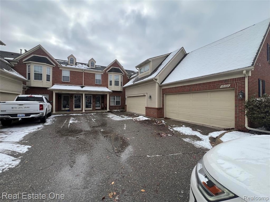 43216 Pendleton Cir unit 63, Sterling Heights, MI 48313 - photo 1