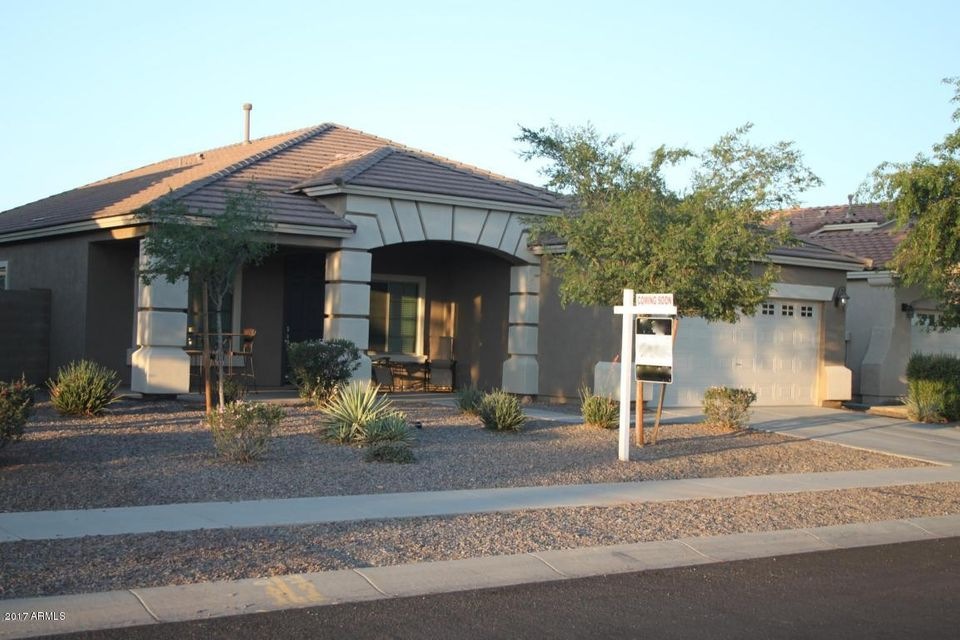 5600958
