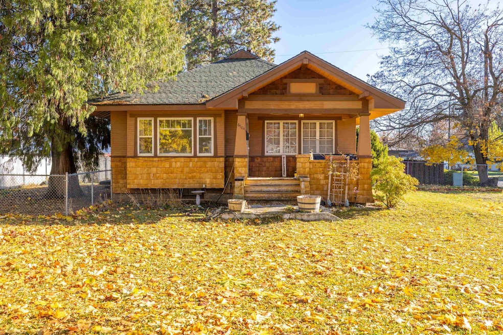 6104 N Stevens St, Spokane, WA 99205 - photo 1