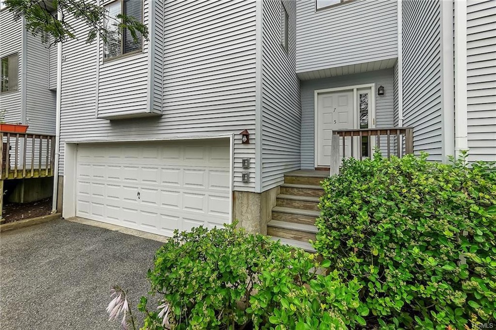 7 James Ct unit D4, Nanuet, NY 10954 - photo 1