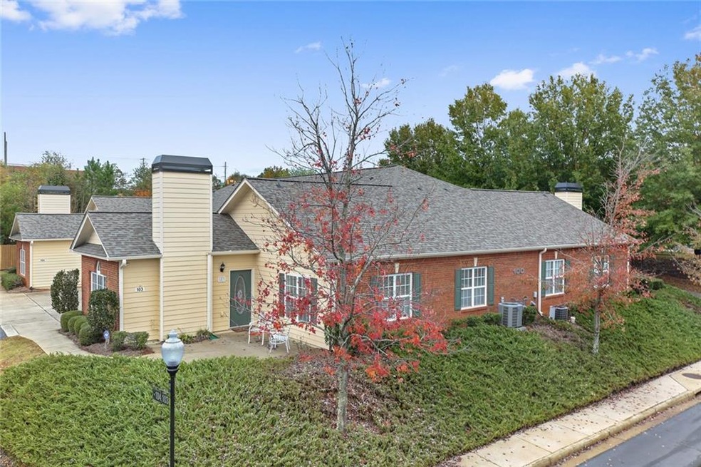 Welcome Home! Cute patio to enjoy morning coffee o