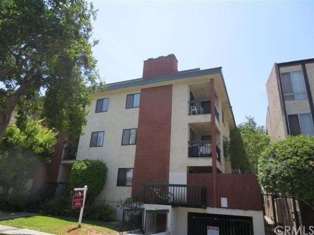 Prime top floor corner unit. (at right)