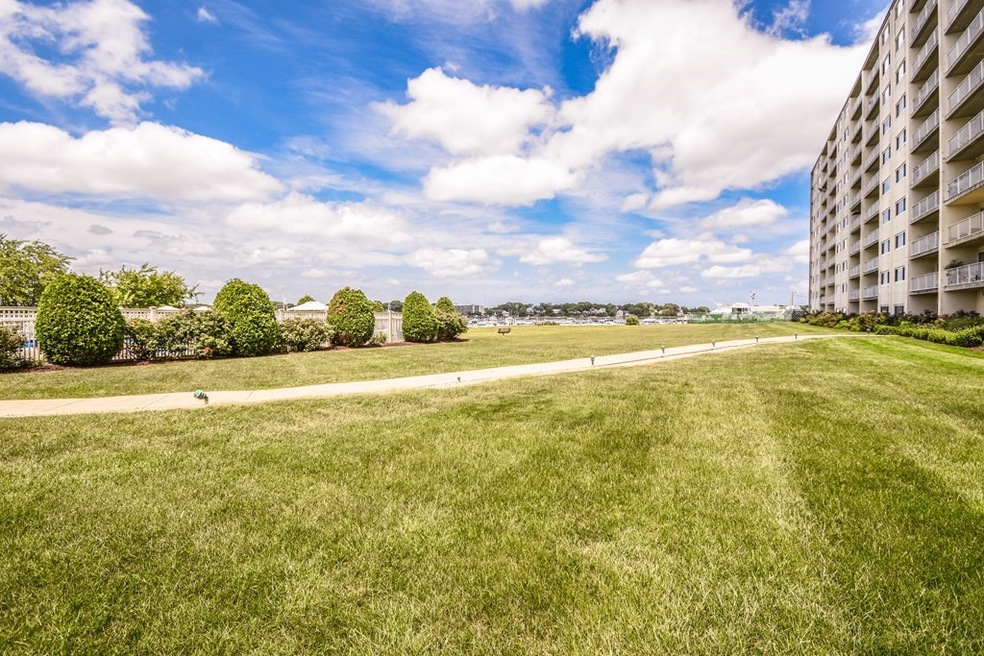 Captain Cove's Condominiums unit 612, Quincy, MA 02169 - photo 1