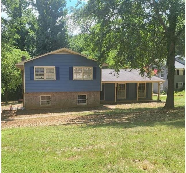 4-sided brick & hardi-plank type siding on almost 
