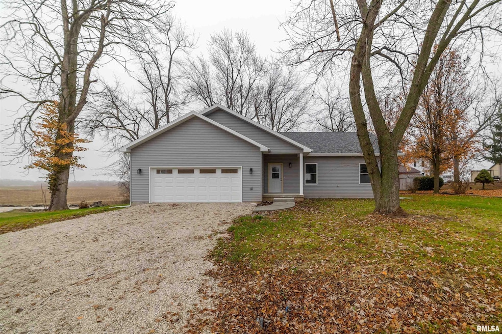 406 N Main St, Payson, IL 62360 - photo 1