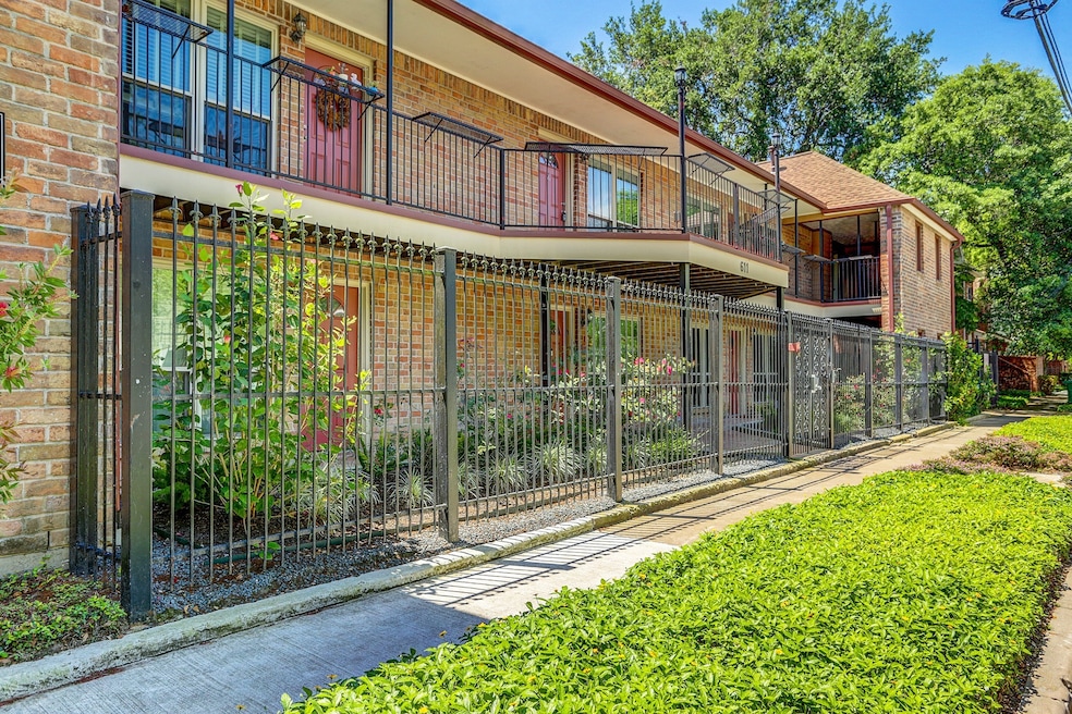 For Rent $1,295/month