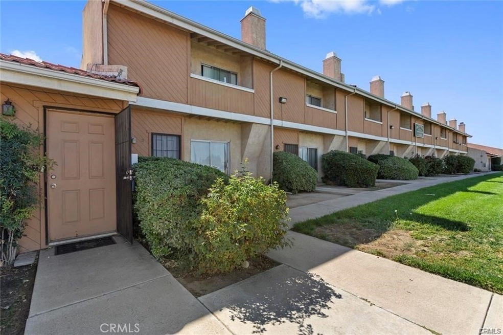 16465 Green Tree Blvd unit 11, Victorville, CA 92395 - photo 1