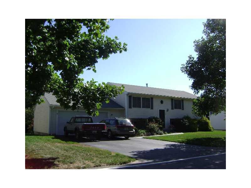 566 Commonwealth Ave, Warwick, RI 02886 - photo 1