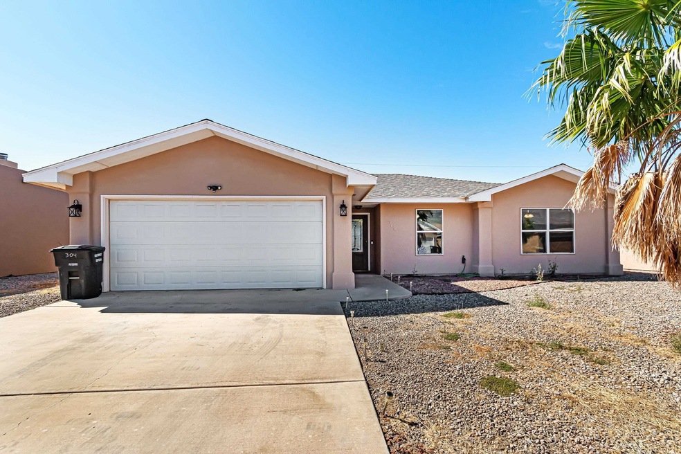 304 Coronado Dr, Alamogordo, NM 88310 - photo 1