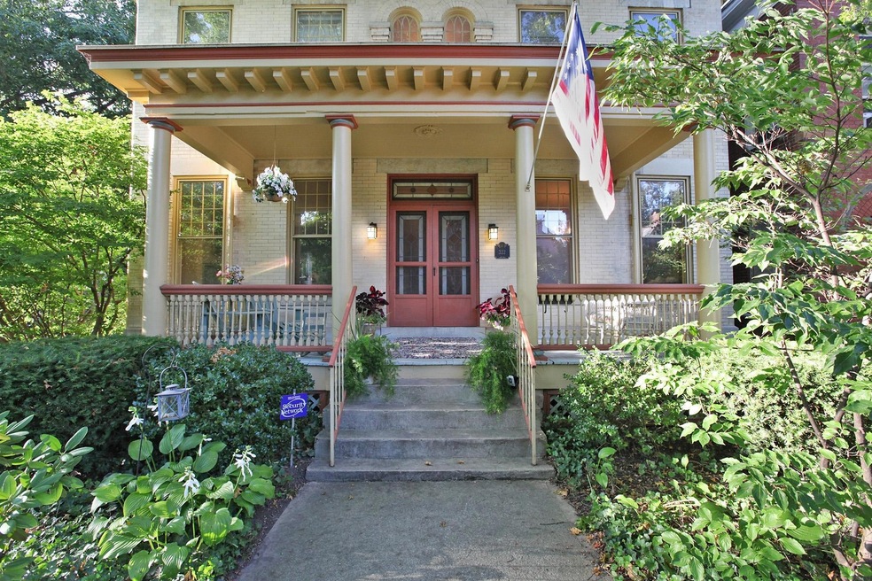 322-W-7th-04