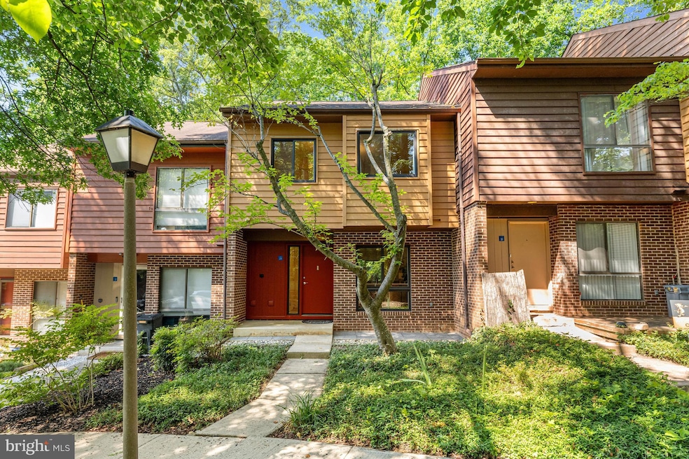 11529 Buttonwood Ct, Reston, VA 20191 - photo 1