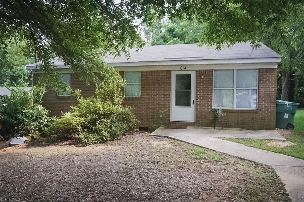 614 E Kearns Ave, High Point, NC 27260 - photo 1