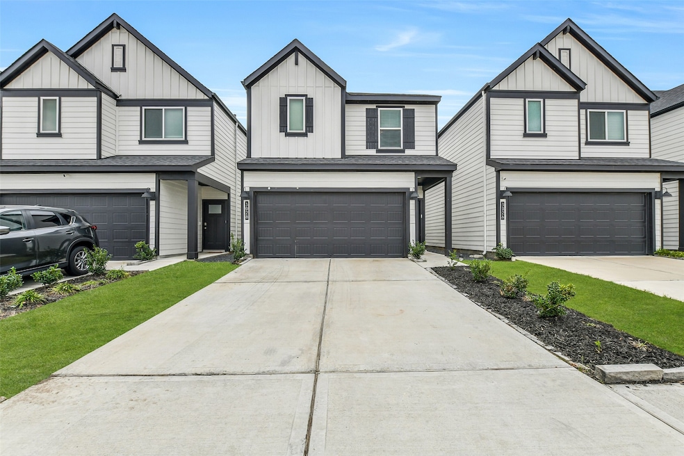 3028 Crown Gate Dr, Houston, TX 77047 - photo 1