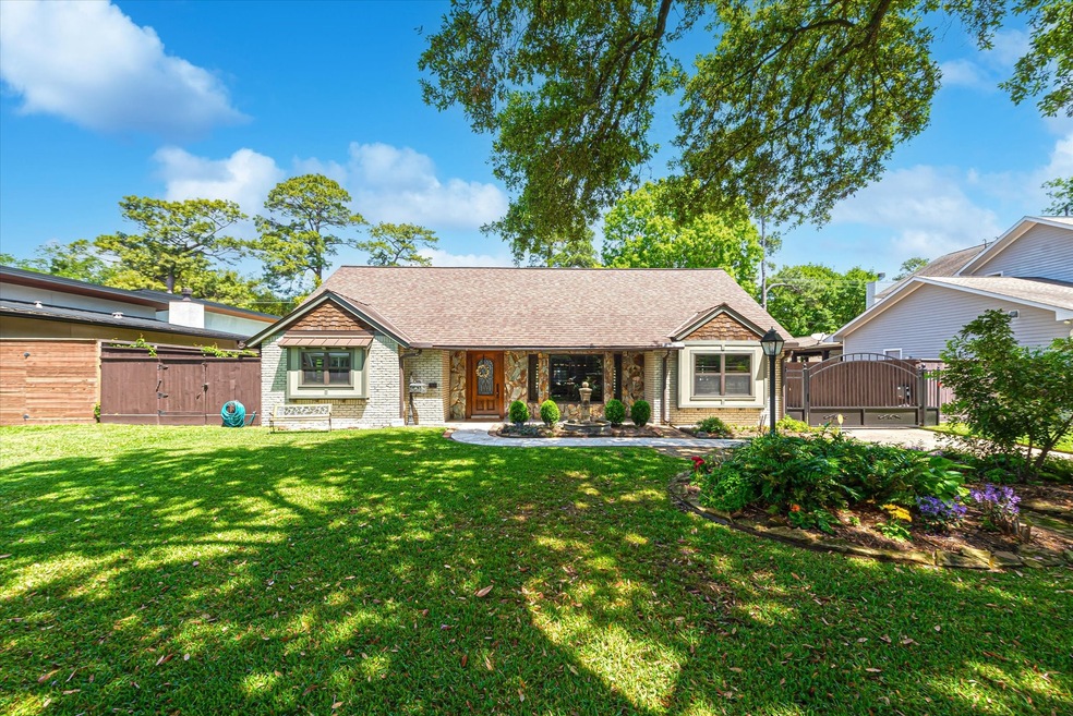 748 W 42nd St, Houston, TX 77018 - photo 1