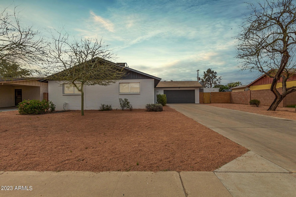 207 E La Jolla Dr, Tempe, AZ 85282 - photo 1