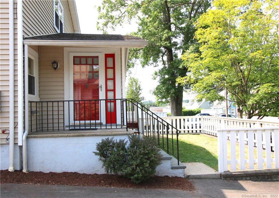 Welcome Home to 115 Highview Avenue Unit B.