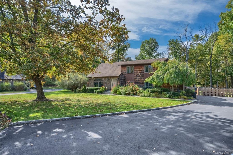 2497 Welsch Ct, Yorktown Heights, NY 10598 - photo 1