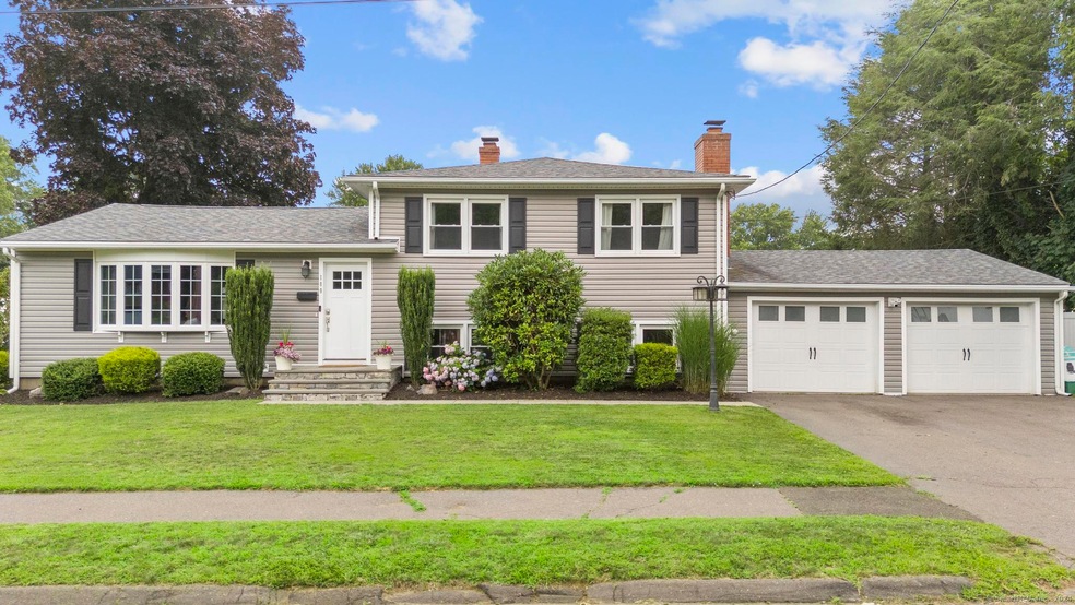 180 Manomet Ave, North Haven, CT 06473 - photo 1