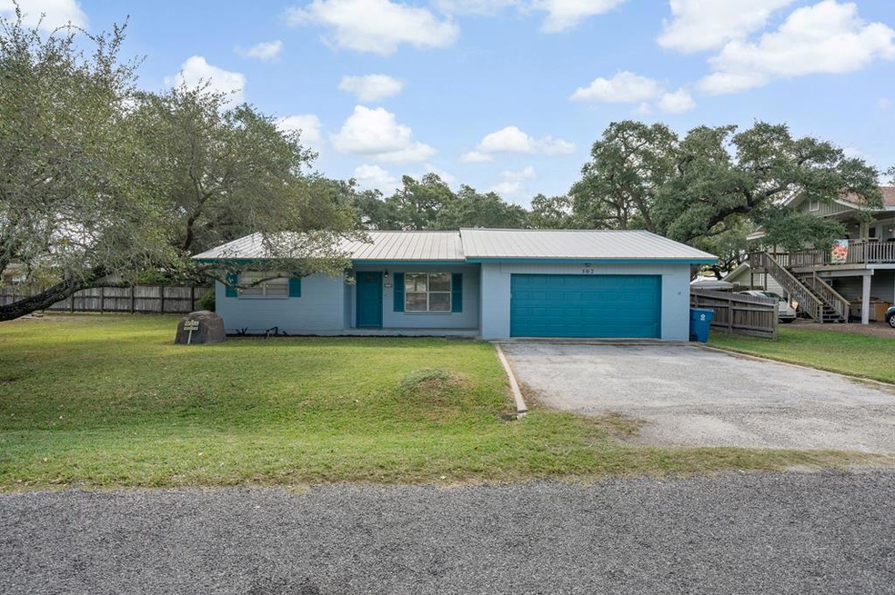 302 Fulton Ave, Rockport, TX 78382 - photo 1
