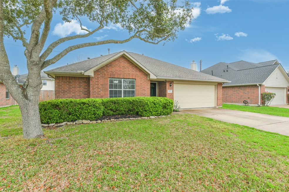 4202 Cleburne Dr, Pearland, TX 77584 - photo 1
