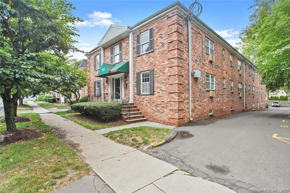 398 Courtland Ave unit 7, Stamford, CT 06906 - photo 1