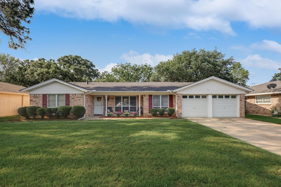 917 Bedford Ct W, Hurst, TX 76053 - photo 1