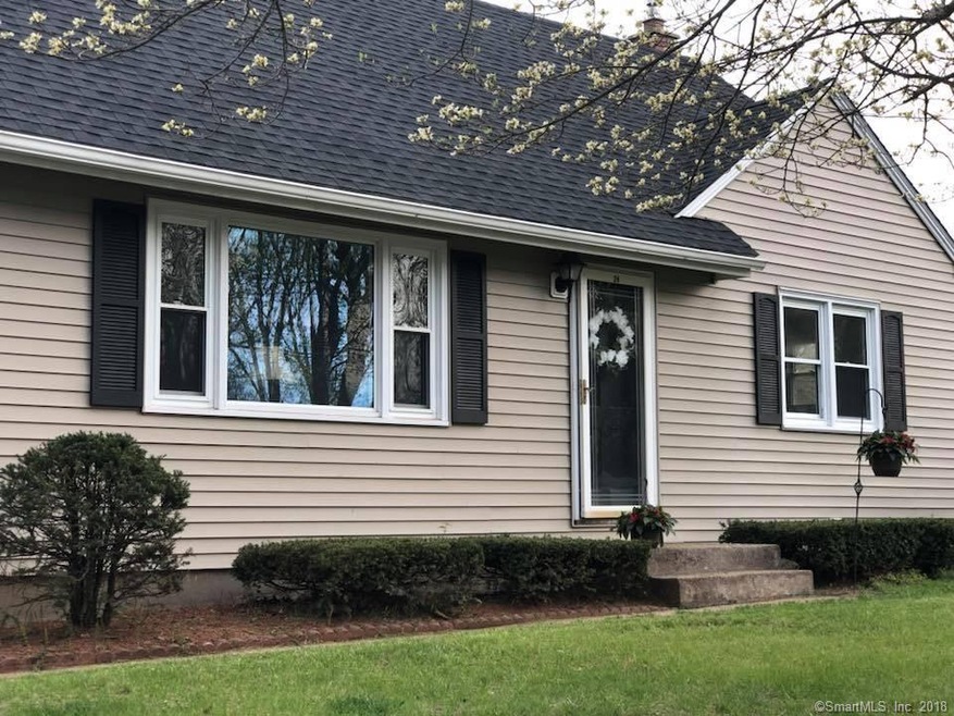 24 Queen St, Enfield, CT 06082 - photo 1