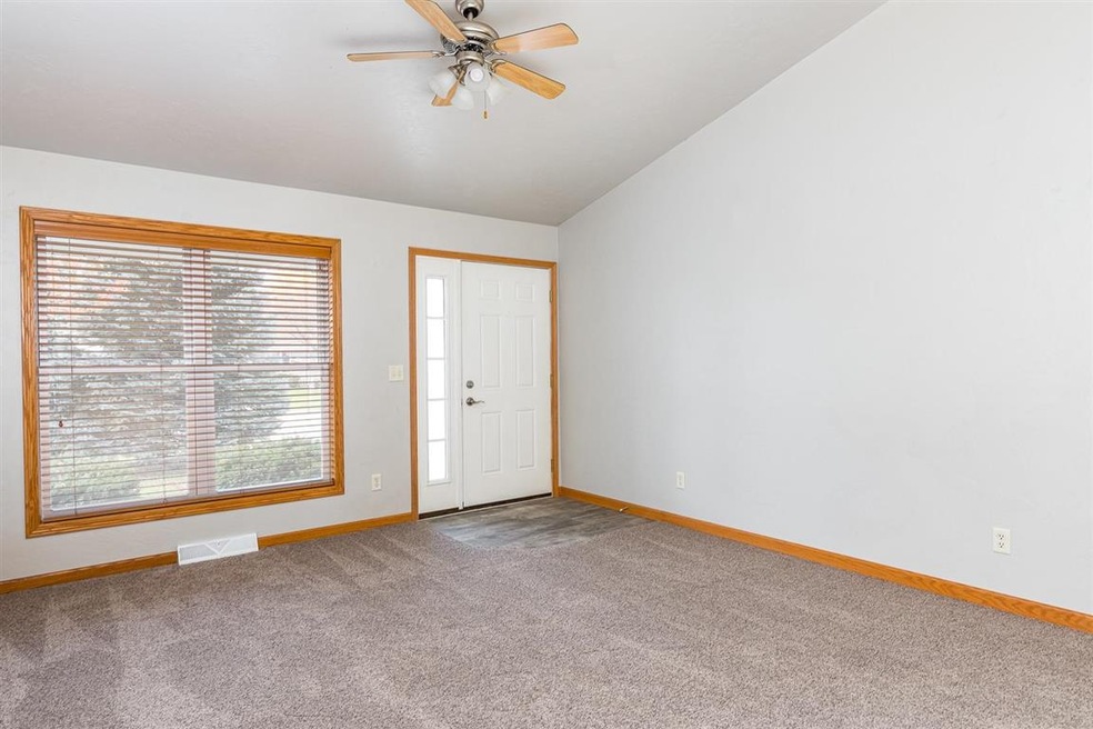 2330 N Cloudview Dr, Appleton, WI 54914 - photo 1