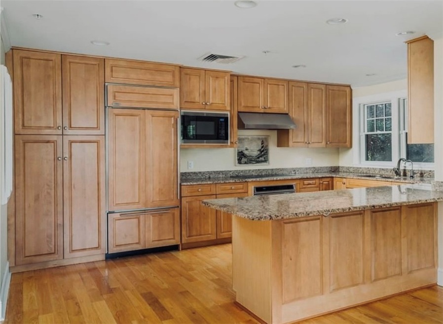 35 Knowles Ct unit 102, Jamestown, RI 02835 - photo 1