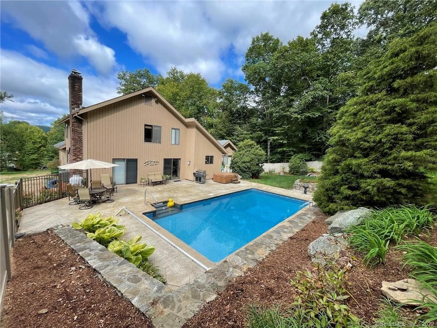 32 Columbia Dr, New Fairfield, CT 06812 - photo 1