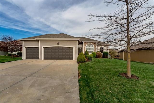 4917 Theden St, Shawnee, KS 66218 - photo 1