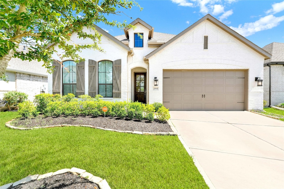 Move in ready Highland Home!