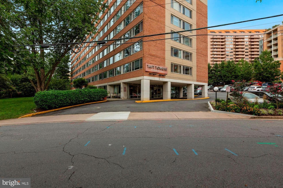 Taft Towers unit 912, Arlington, VA 22201 - photo 1