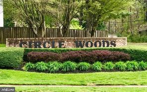 9515 Poplar Leaf Ct, Fairfax, VA 22031 - photo 1