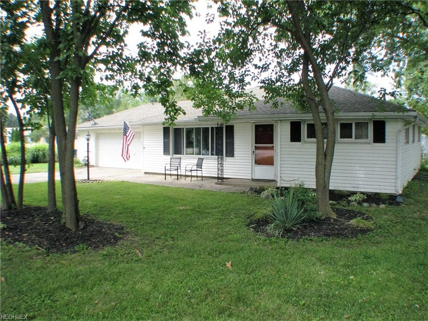 5237 E Lake Rd, Sheffield Lake, OH 44054 - photo 1
