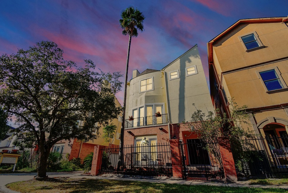 Welcome home to 2212 Bellefontaine St Unit A, nest