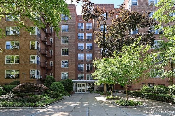 Bay Ter Co-Op unit 2G, Bayside, NY 11360 - photo 1