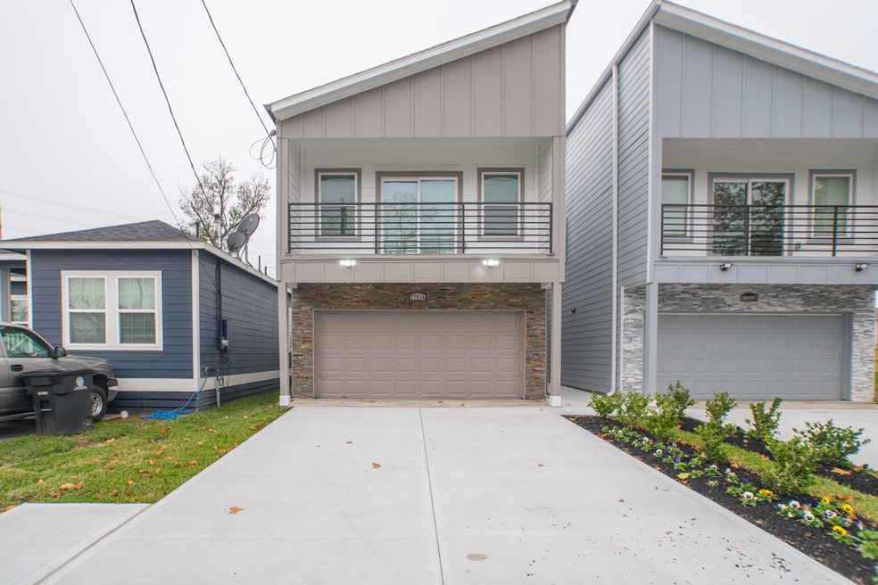 7703 Willow St, Houston, TX 77088 - photo 1