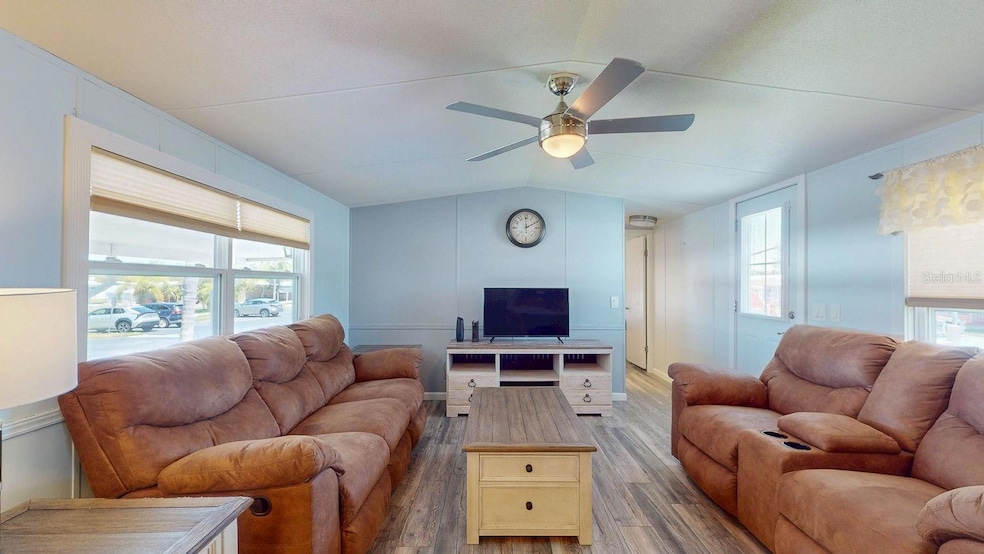 10728 Poplar St NE unit 72, Saint Petersburg, FL 33716 - photo 1