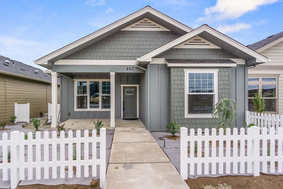 462 Eagle Rock Dr, Central Point, OR 97502 - photo 1