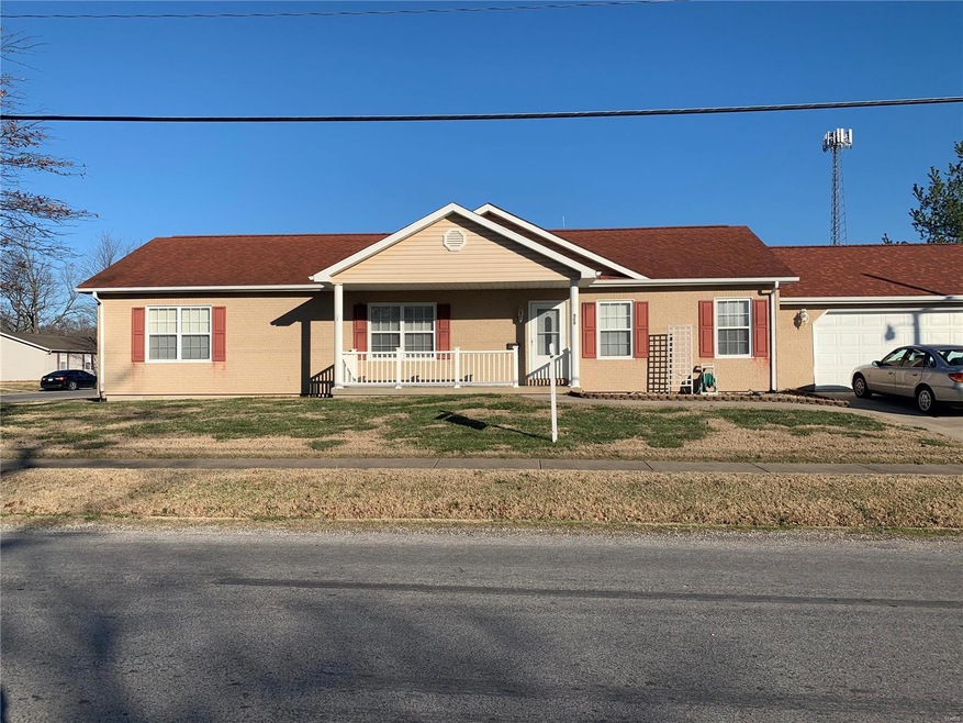 560 W Phillips St, Freeburg, IL 62243 - photo 1