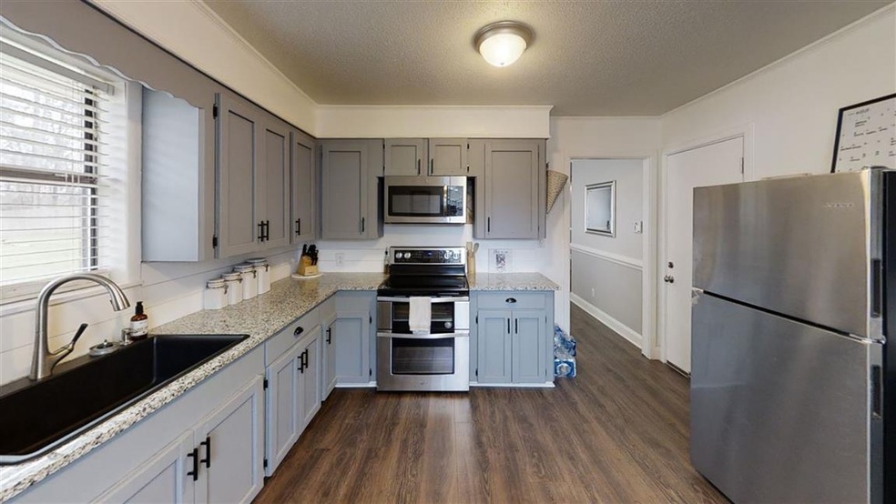 308 1/2 Maryland Dr, Texarkana, TX 75501 - photo 1